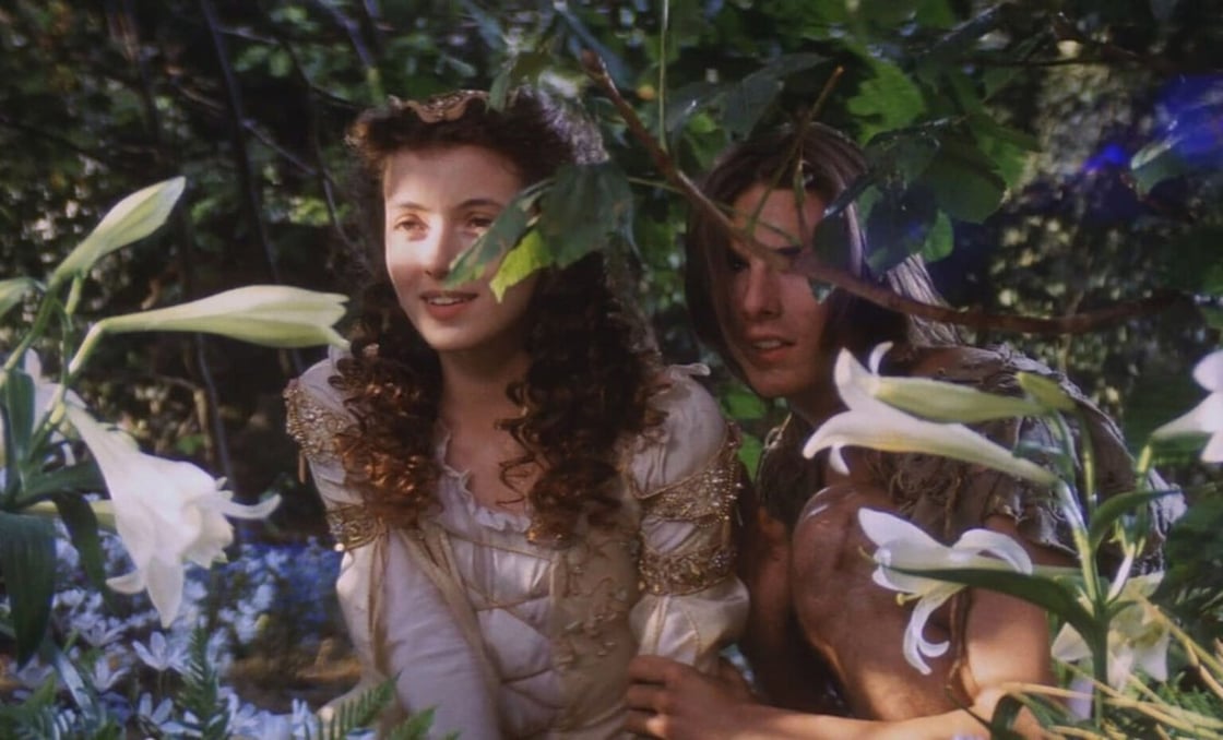 Mia Sara and Tom Cruise in Legend