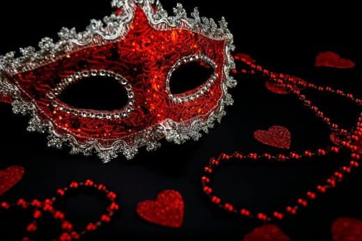 A red mask