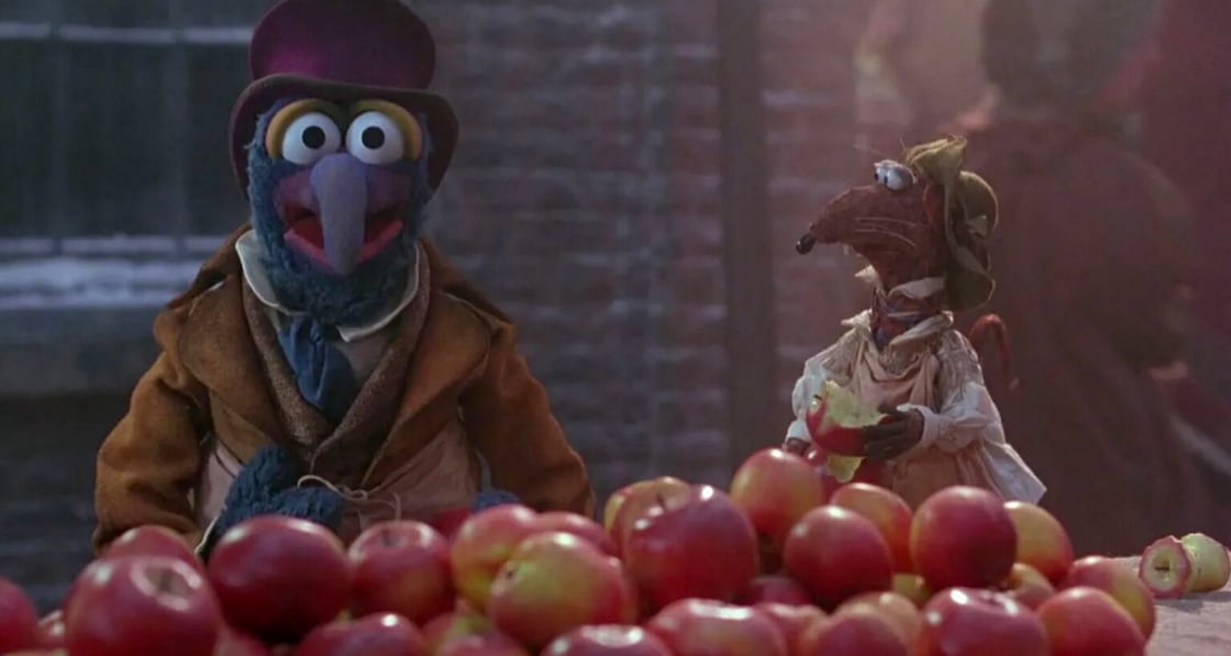 Gonzo staring into the camera while Rizzo stares at him at the start of Muppet Christmas Carol